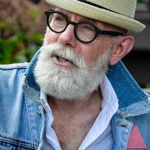 Meet your Posher, Henry